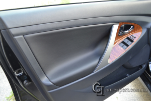Перетяжка вставок дверных карт кожей Camry 40