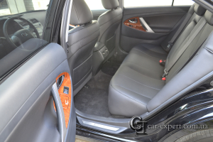 Перетяжка салона Toyota Camry v40 кожей