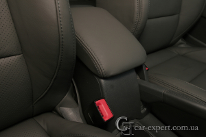 Перетяжка подлокотника кожей Volkswagen Golf V