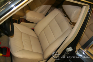Перетяжка салона бежевой кожей Mercedes w126